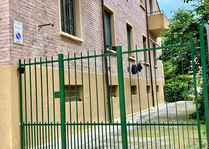 Charming Near Saragozza Lägenhet