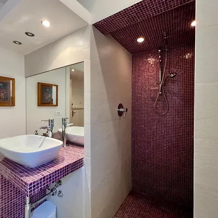 Charming Near Saragozza Apartment *